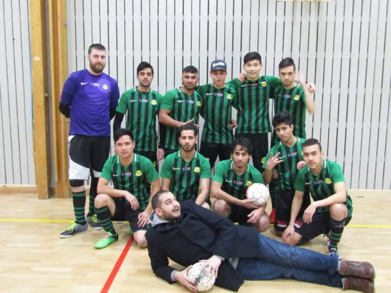 Stående fr v: Robin, Zaid Jamal, Alami, Hussein och Abdullah. Knästående Mustafa, Ali, Abdul Salam, o Abdulbasit Längst fram Masood